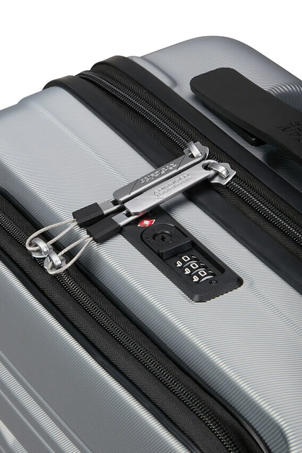 flashline_nelipyrinen_mat_5-3.webp American Tourister Flashline Nelipyöräinen matkalaukku 55cm easy access Sky Silver New