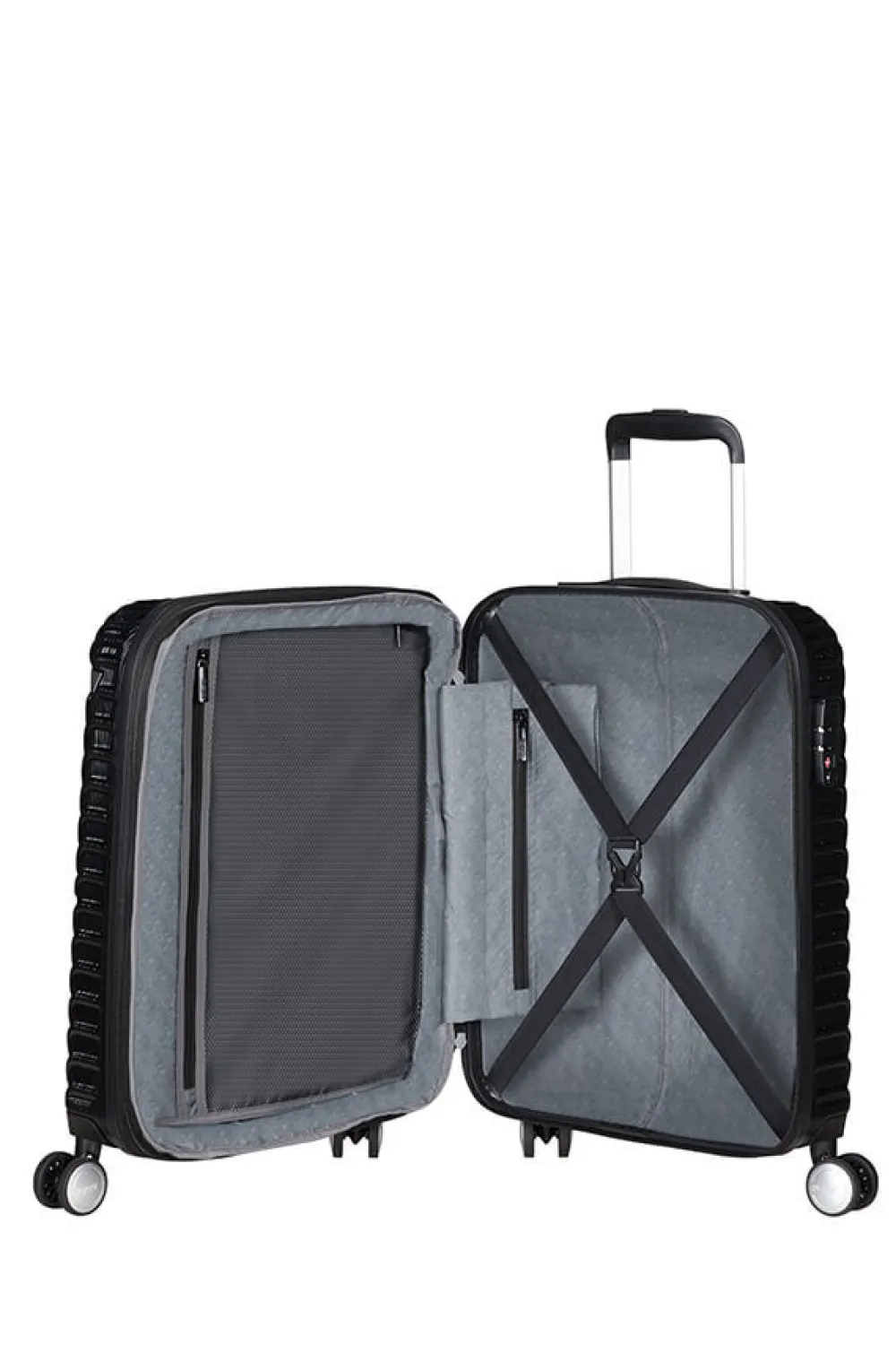 mickey_clouds_lentolaukku_0-3.webp American Tourister Mickey Clouds Lentolaukku Mickey True Black Clearance